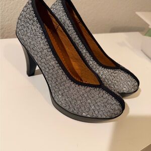 bernie mev. Textured Black and Gray Heels Pumps